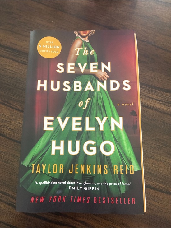 Other - The Seven Husbands of Evelyn Hugo Book